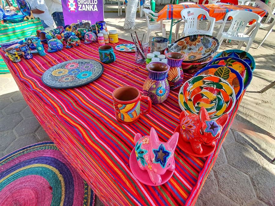 Artesanías de Zihuatanejo, Guerrero: Tradición, Identidad y Creación Local